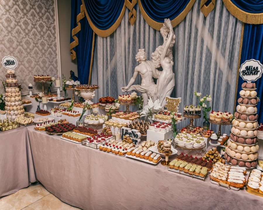 candy bar, decor nuntă, aranjament superior — Miss Baker Constanța