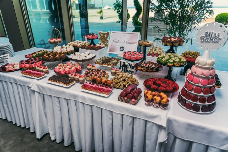 candy bar, masă dulciuri, aranjament simetric — Miss Baker Constanța