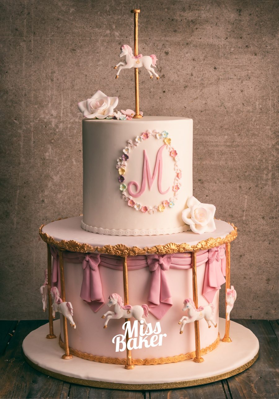 carusel miniatural, ponei decorativi, litera centrală roz — Miss Baker Constanța
