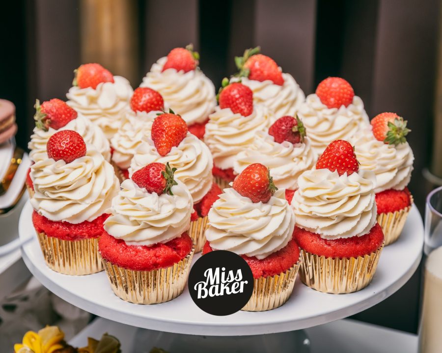 cupcake, aranjament superior, aranjament simetric — Miss Baker Constanța