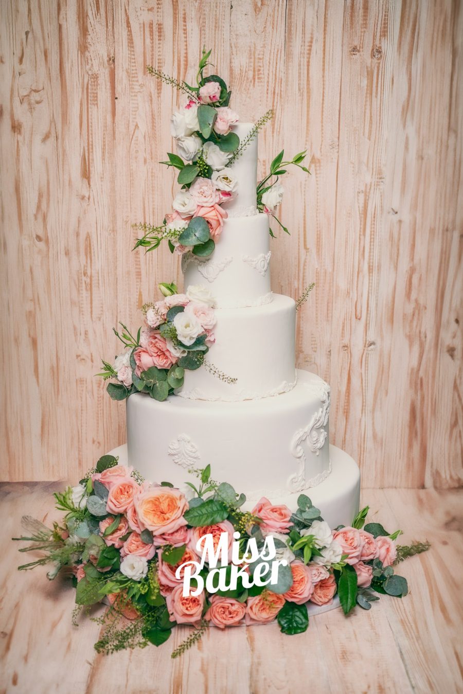 patru niveluri, aranjament floral diagonal, flori naturale roz pal — Miss Baker Constanța