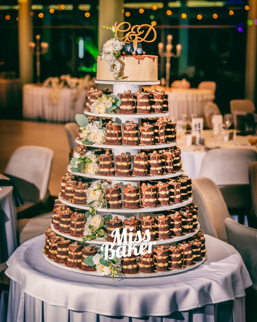 mini-tort etajat, piramidă desert, suport tort etajat — Miss Baker Constanța