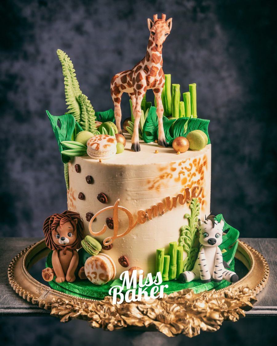 girafă modelată, leu decorativ, tigru alb modelat — Miss Baker Constanța