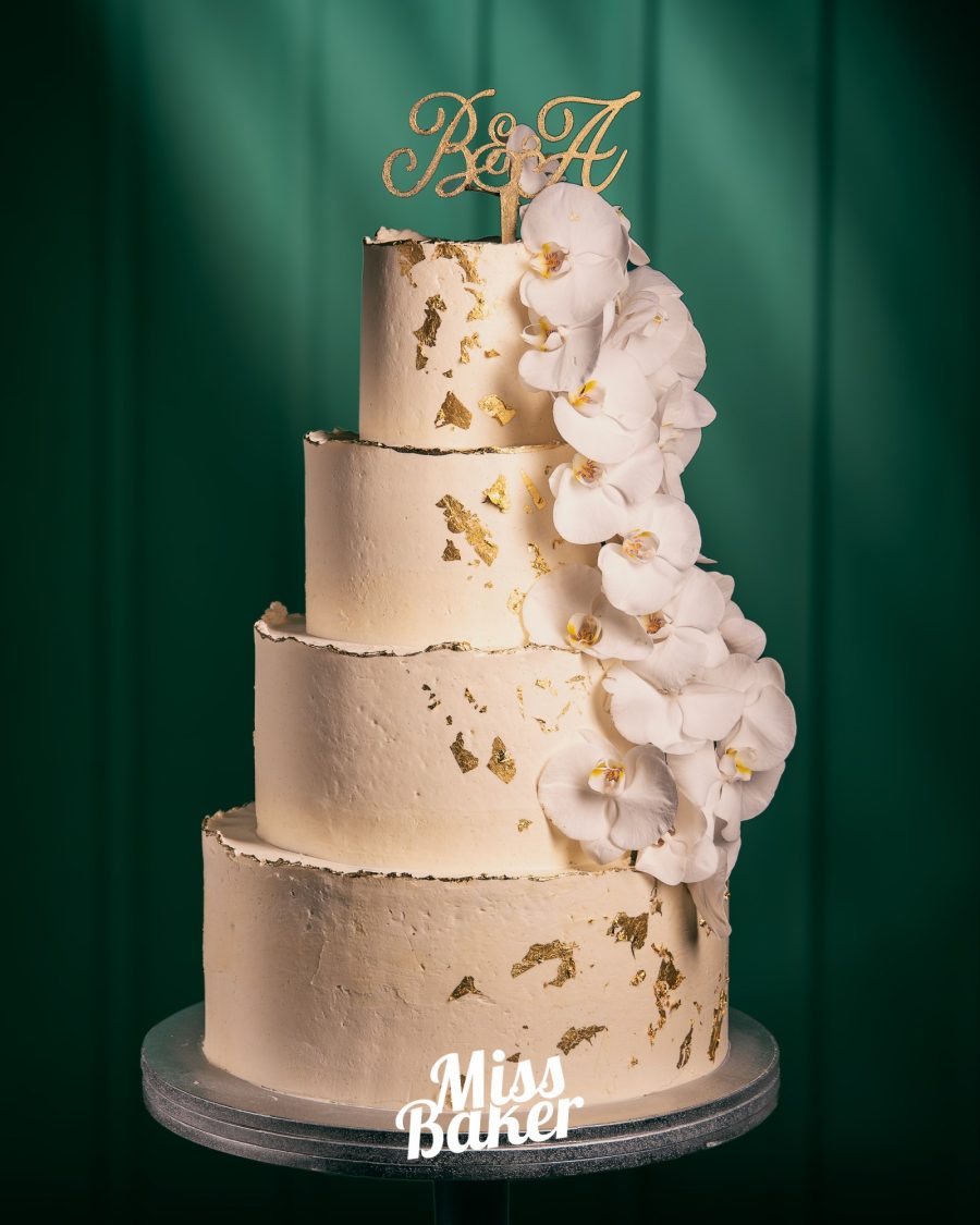 patru niveluri, foiță aurie, orhidee albă — Miss Baker Constanța