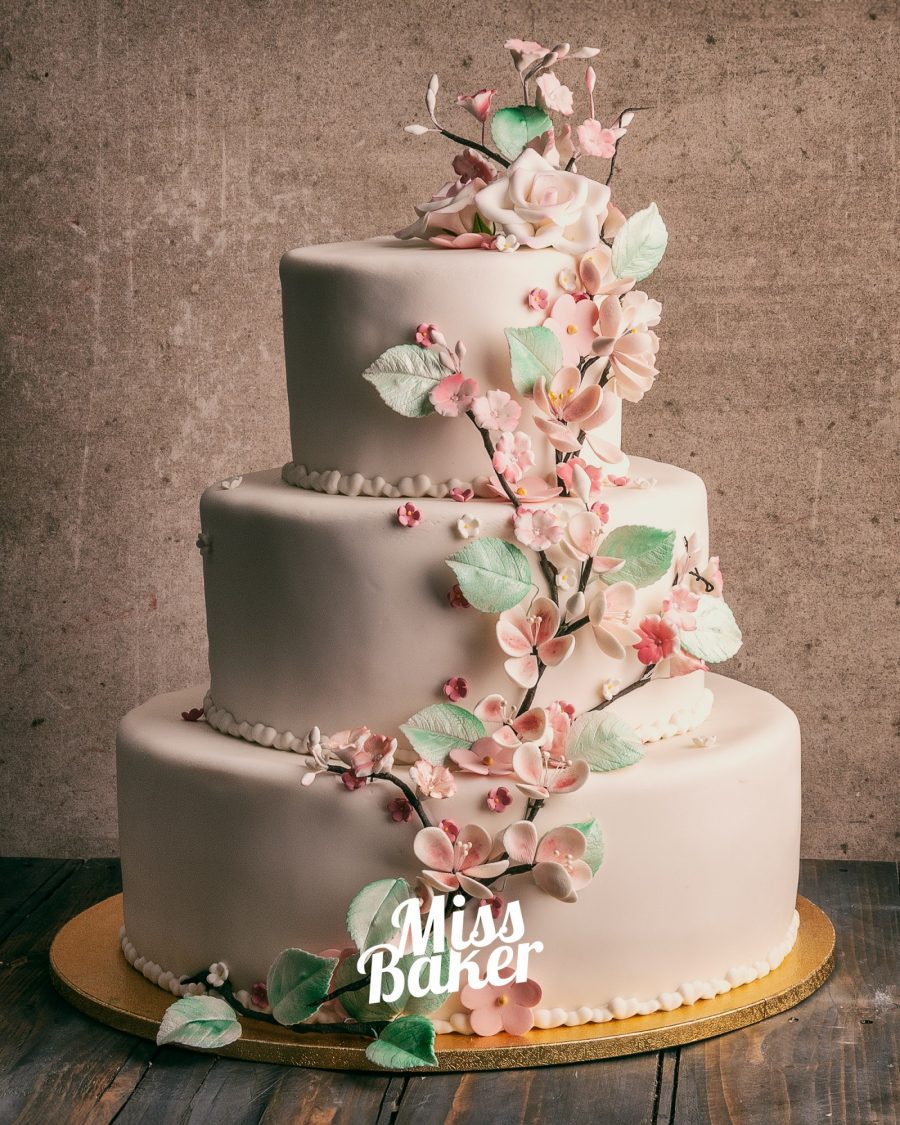 trei niveluri, aranjament floral diagonal, flori roz pal — Miss Baker Constanța