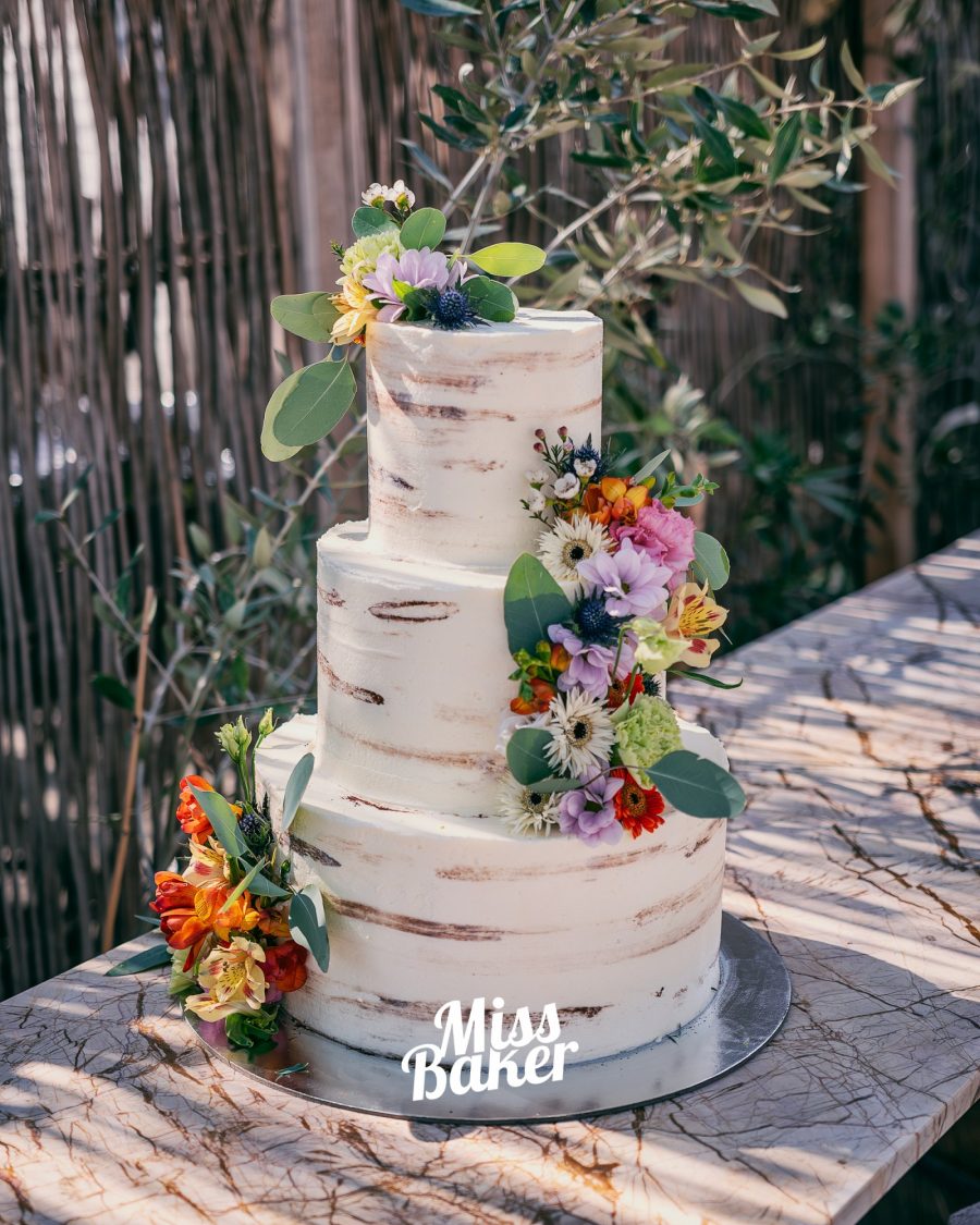trei niveluri, aranjament floral diagonal, flori naturale — Miss Baker Constanța