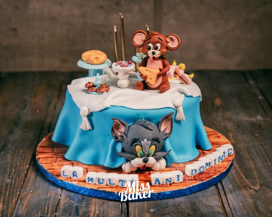 figurina Jerry modelată, figurina Tom modelată, masă miniaturală albă — Miss Baker Constanța