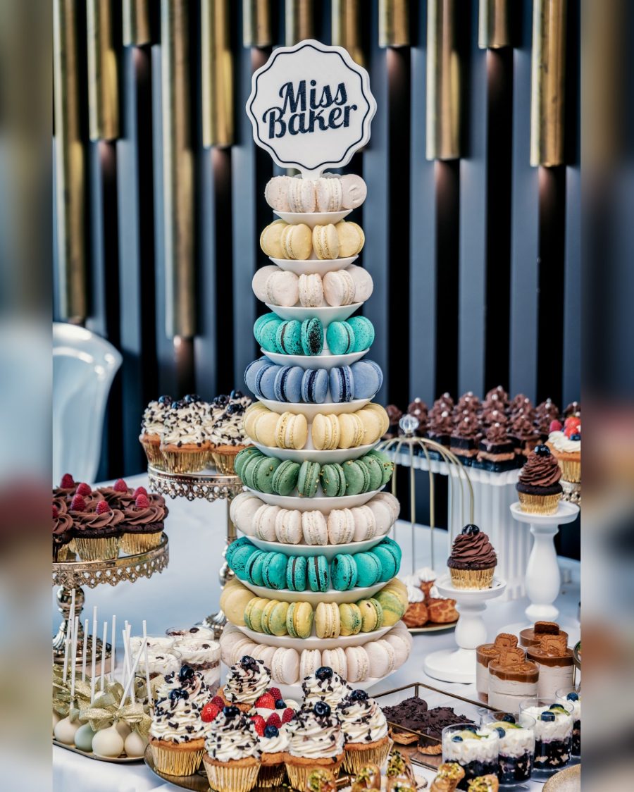 turn macarons, candy bar, aranjament vertical — Miss Baker Constanța