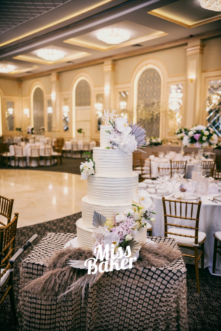 tort etajat, patru niveluri, decor nuntă — Miss Baker Constanța